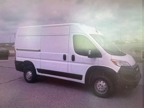 Used 2025 RAM ProMaster 2500 w/ Convenience Group FWD image 2