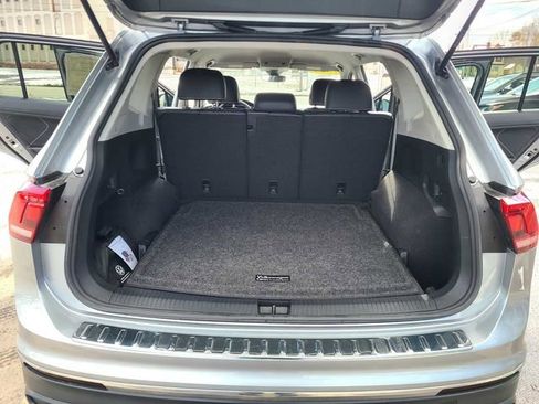 Used 2024 Volkswagen Tiguan SE image 23