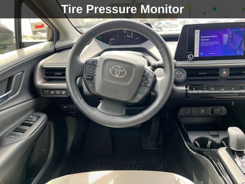 Used 2023 Toyota Prius XLE AWD/4WD image 18