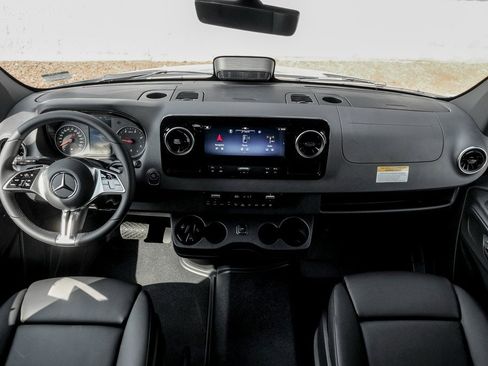 Used 2025 Mercedes-Benz Sprinter 2500 image 22