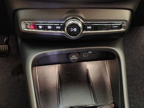 New 2026 Volvo XC40 B5 Ultra w/ Protection Package Premier image 19