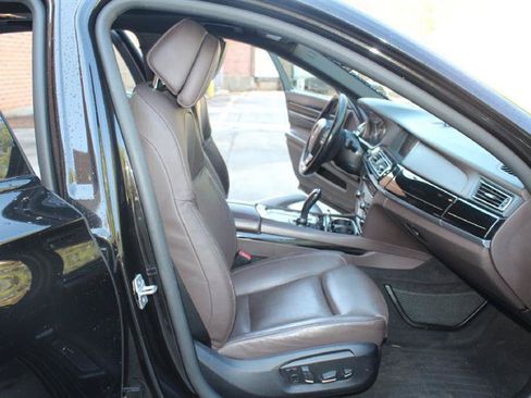 Used 2013 BMW 750Li xDrive AWD/4WD image 7