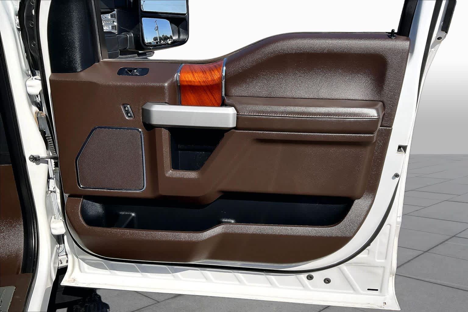 Used 2019 Ford F350 King Ranch w/ King Ranch Ultimate Package AWD/4WD image 23