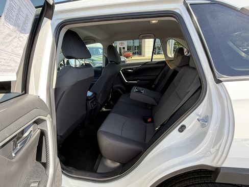 Used 2024 Toyota RAV4 XLE AWD/4WD image 16