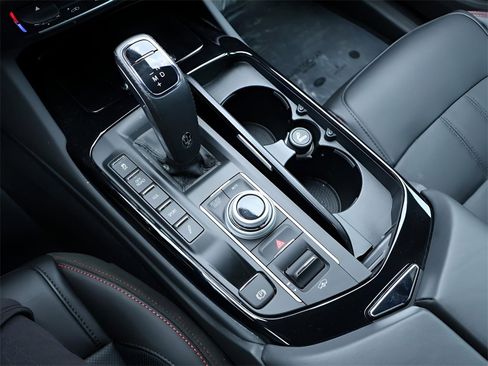 Used 2024 Maserati Levante GT Ultima image 27