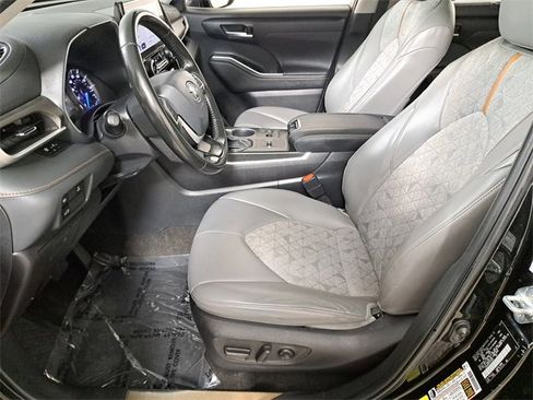 Used 2023 Toyota Highlander Bronze Edition image 20