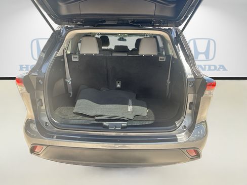 Used 2023 Toyota Highlander L FWD image 26
