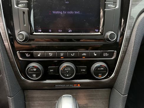 Used 2017 Volkswagen Passat 1.8T SE FWD image 18