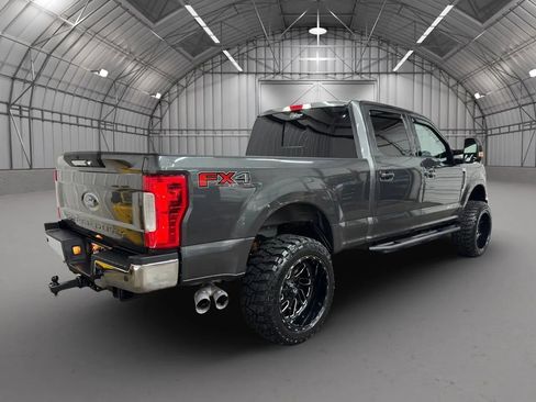 Used 2018 Ford F250 Lariat w/ Lariat Value Package AWD/4WD image 6