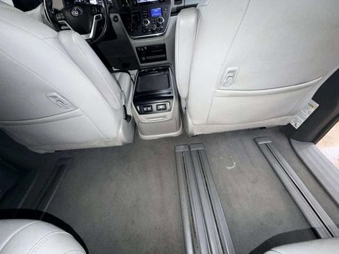 Used 2019 Toyota Sienna XLE w/ XLE Navigation Package image 24
