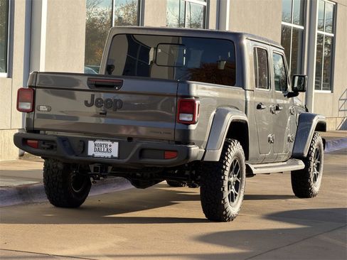 New 2025 Jeep Gladiator Sport image 5