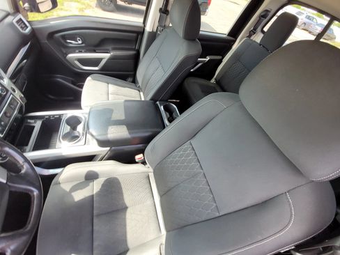 Used 2018 Nissan Titan SV w/ SV Convenience Package AWD/4WD image 24