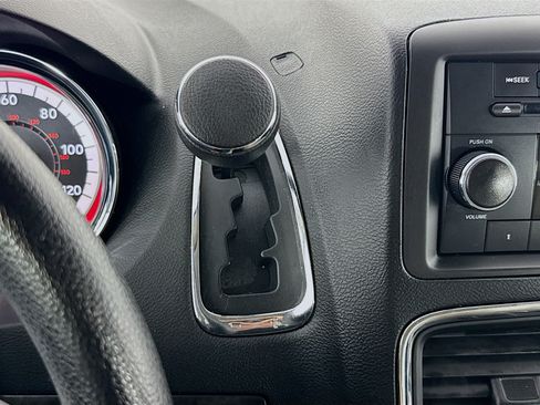 Used 2017 Dodge Grand Caravan SE FWD image 17