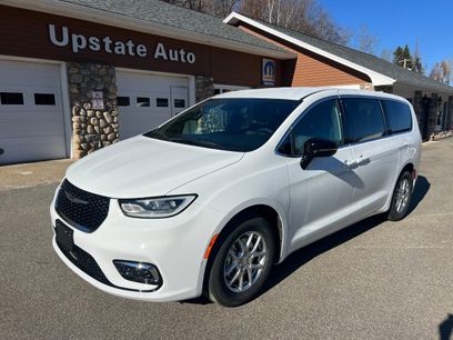 New 2026 Chrysler Pacifica Select