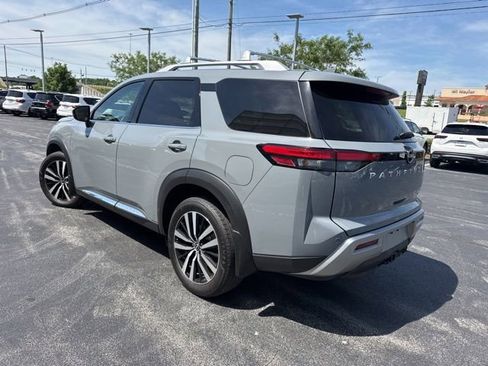 Used 2025 Nissan Pathfinder Platinum AWD/4WD image 12