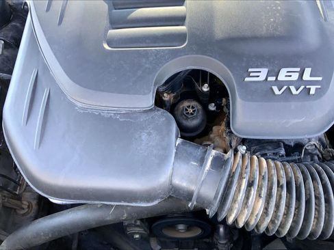 Used 2018 Dodge Charger SXT RWD image 29