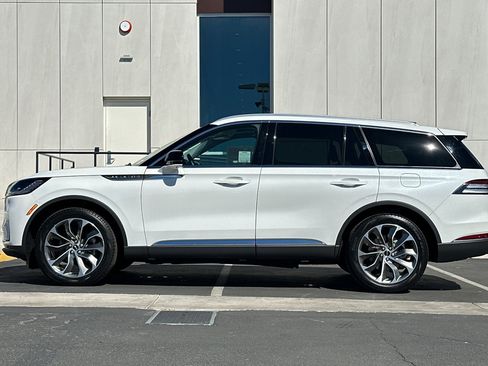 Used 2025 Lincoln Aviator Reserve w/ Illumination Package image 6
