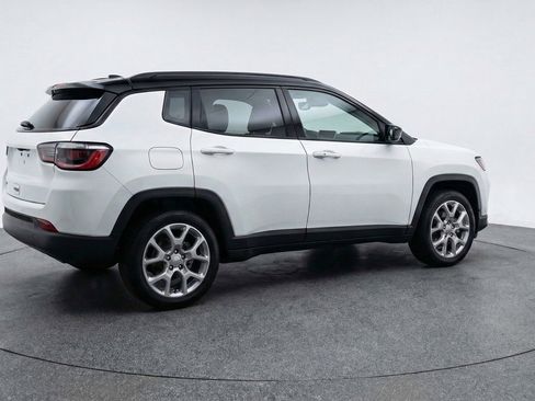 Used 2025 Jeep Compass Limited AWD/4WD image 9