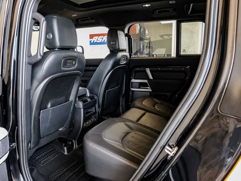 Used 2022 Land Rover Defender 110 X-Dynamic SE AWD/4WD image 42