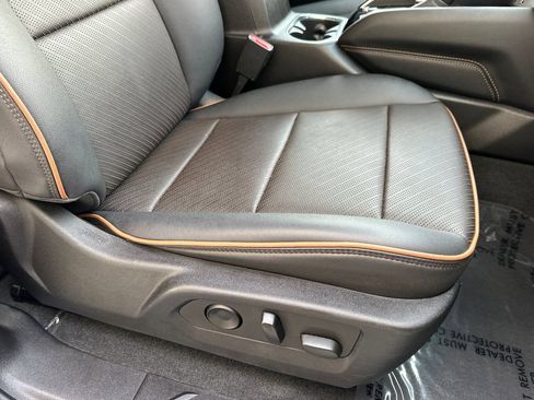 Certified 2023 GMC Canyon AT4 w/ AT4 Premium Package AWD/4WD image 22