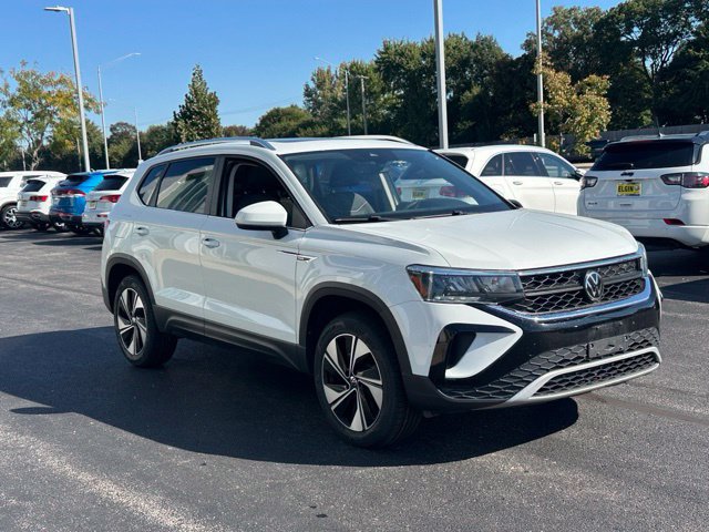 Certified 2023 Volkswagen Taos SE w/ Panoramic Sunroof Package AWD/4WD image 3