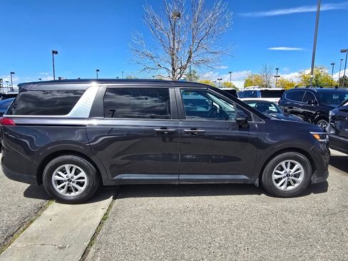 Used 2022 Kia Carnival LX FWD image 18
