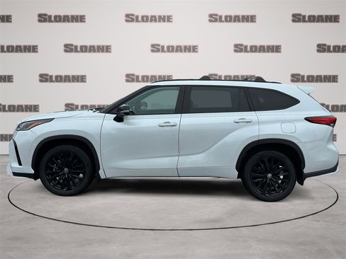 Used 2023 Toyota Highlander XSE image 2