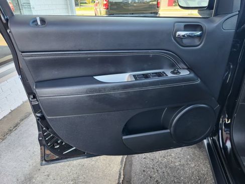 Used 2017 Jeep Compass High Altitude FWD image 22