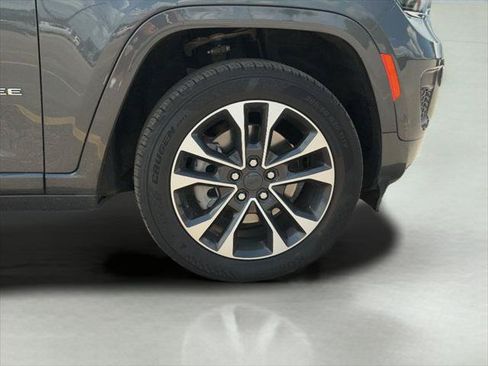 Certified 2021 Jeep Grand Cherokee L Overland w/ Luxury Tech Group IV AWD/4WD image 9