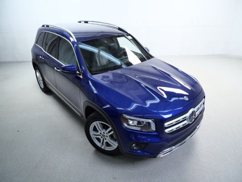 Certified 2021 Mercedes-Benz GLB 250 4MATIC w/ Premium Package image 4