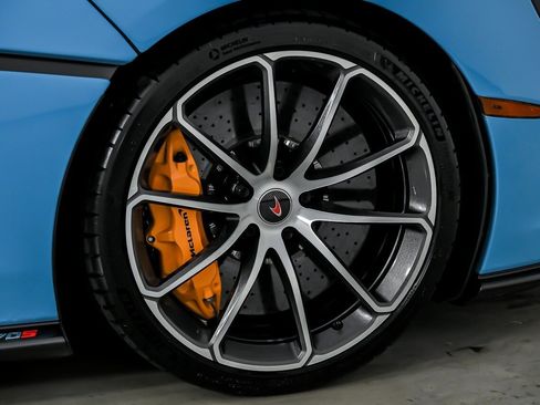 Used 2018 McLaren 570S Spider image 15