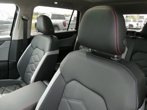 New 2025 Volkswagen Atlas Peak Edition SE image 32