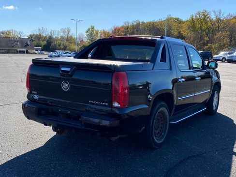 Used 2009 Cadillac Escalade EXT Base image 2