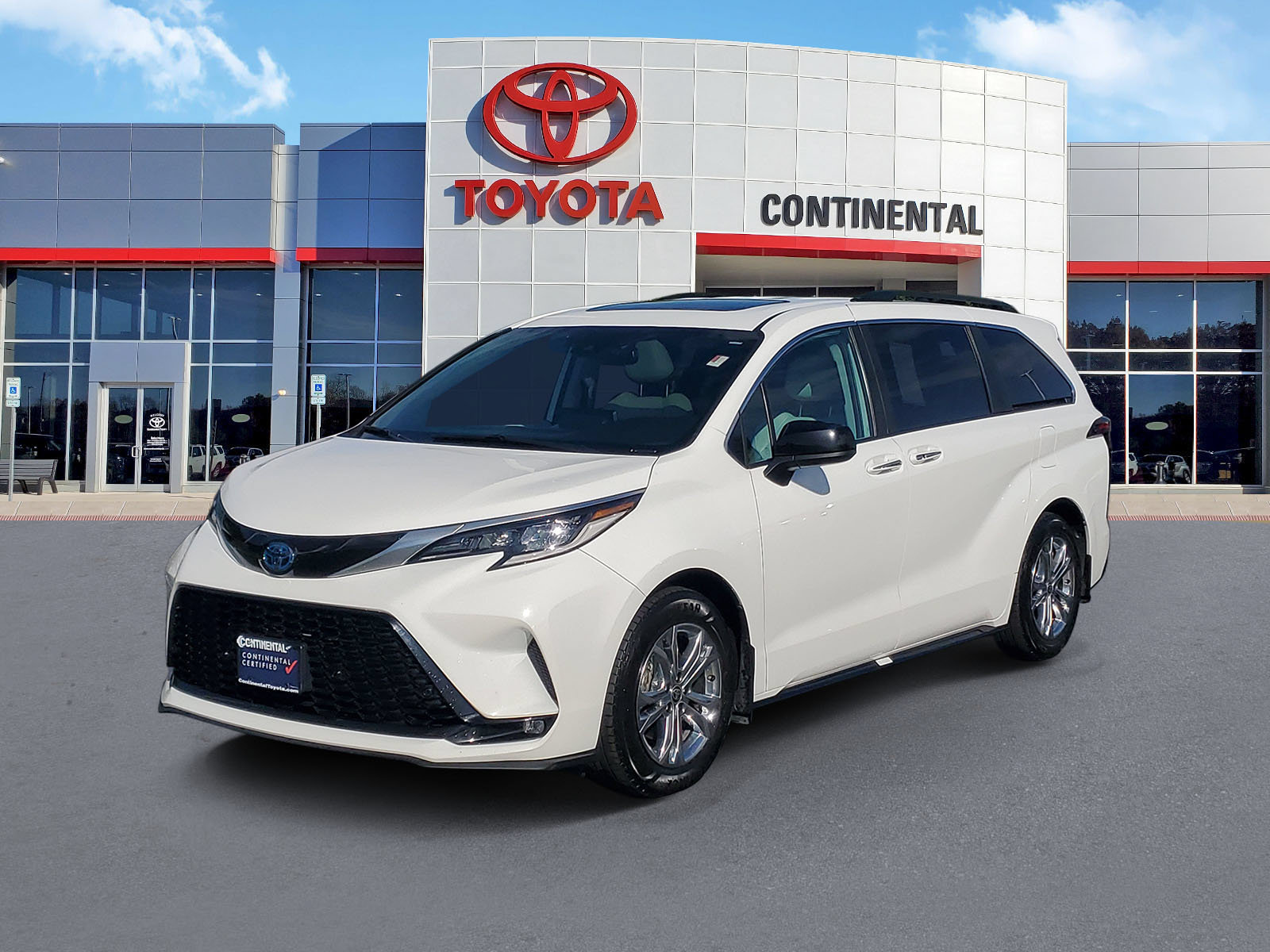 Used 2023 Toyota Sienna XSE AWD/4WD image 3