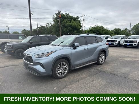 Used 2023 Toyota Highlander Platinum FWD image 5