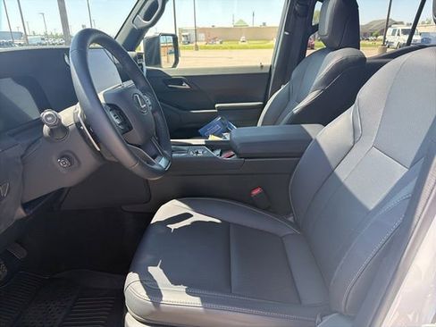 Used 2025 Lexus GX 550 w/ Cold Area Package AWD/4WD image 6