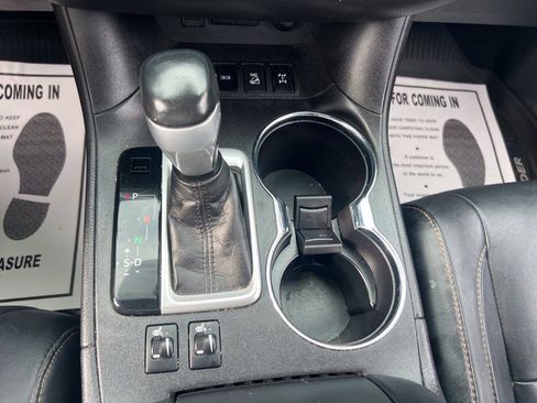 Used 2018 Toyota Highlander XLE AWD/4WD image 34