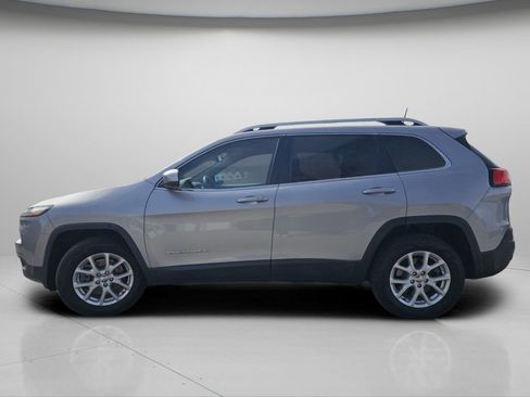 Used 2017 Jeep Cherokee Latitude w/ Comfort/Convenience Group image 19