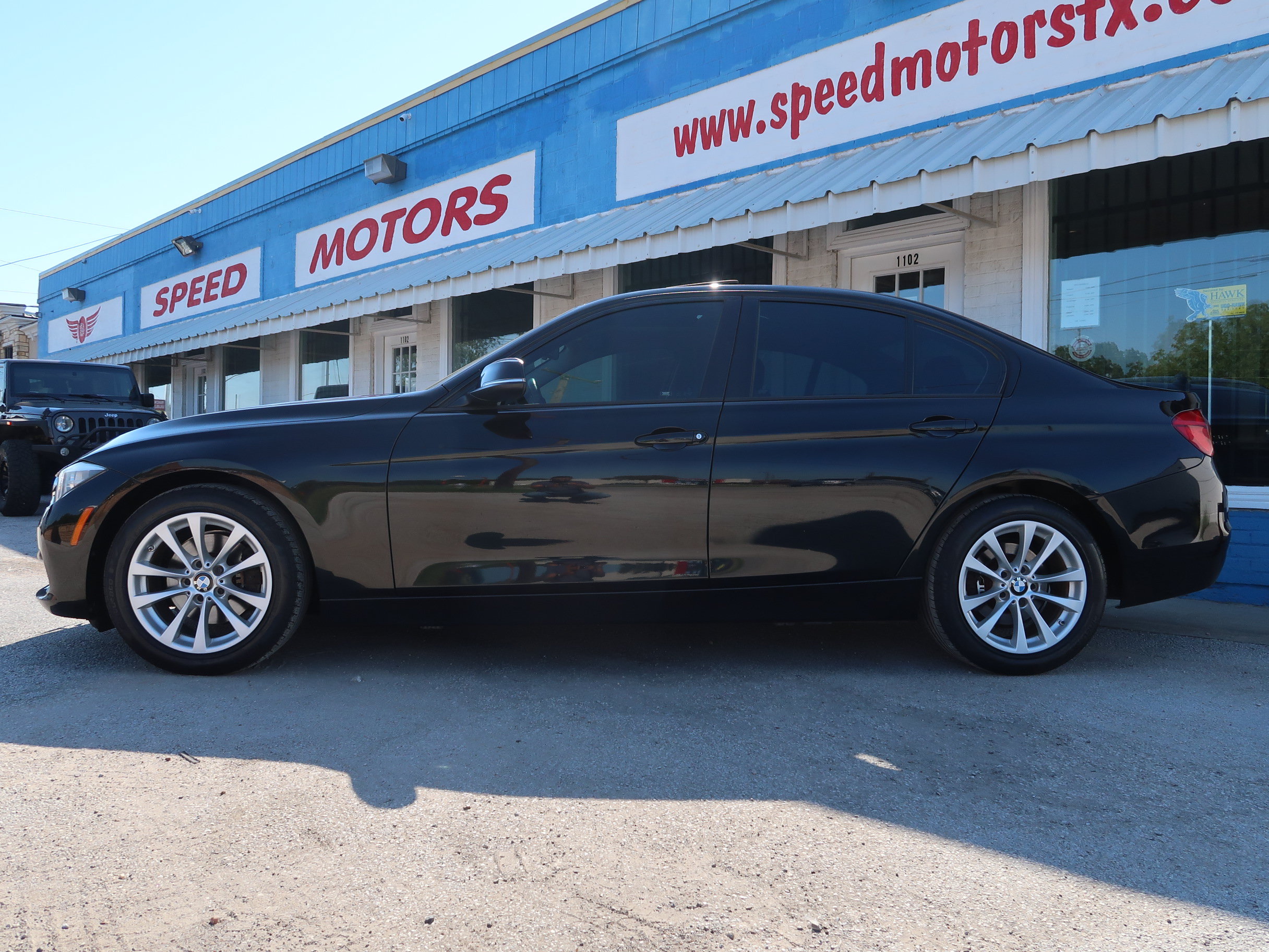 Used 2017 BMW 320i Sedan RWD image 3