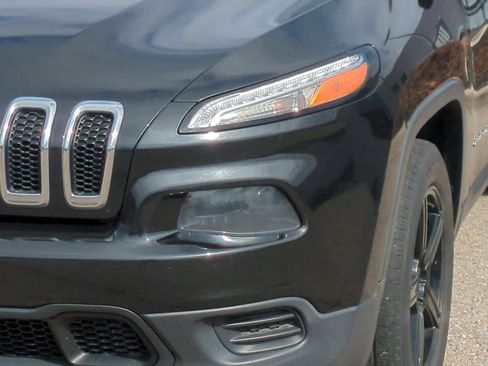 Used 2014 Jeep Cherokee Sport image 11