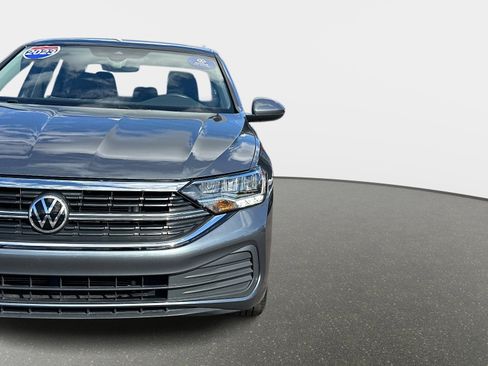 Certified 2023 Volkswagen Jetta SE w/ Panoramic Sunroof Package image 9