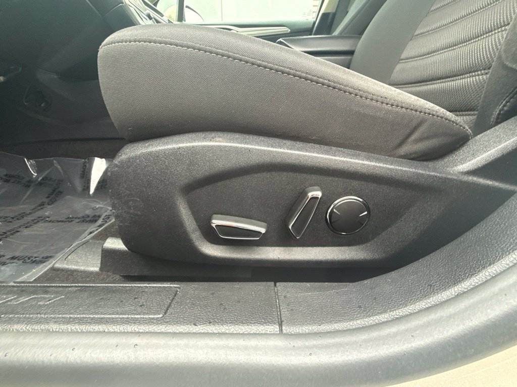 Used 2019 Ford Fusion SE FWD image 18