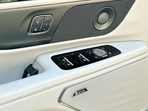 New 2026 Lincoln Nautilus Reserve AWD/4WD image 21