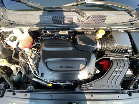 Used 2023 Chrysler Voyager LX FWD image 28