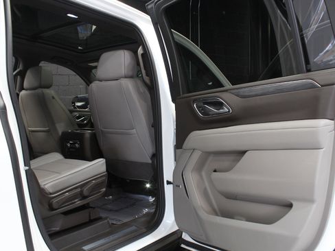 Used 2022 GMC Yukon XL SLT w/ SLT Premium Package AWD/4WD image 42