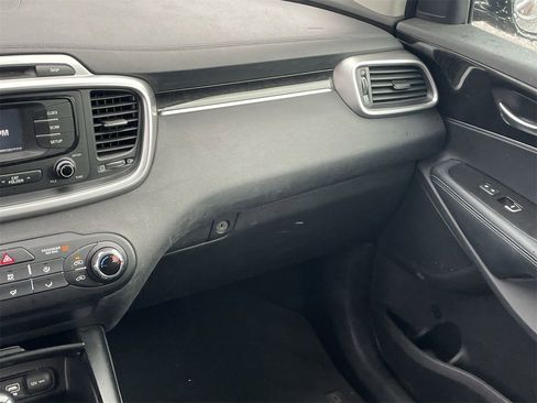 Used 2017 Kia Sorento LX image 15