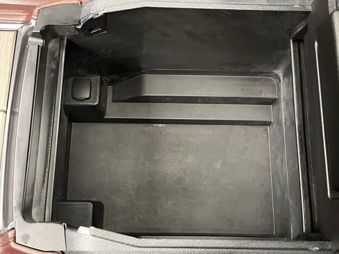 Used 2024 Ford Expedition Limited image 30