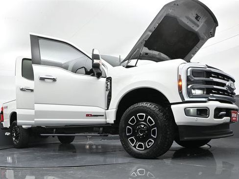 Used 2024 Ford F350 Platinum w/ FX4 Off-Road Package AWD/4WD image 44