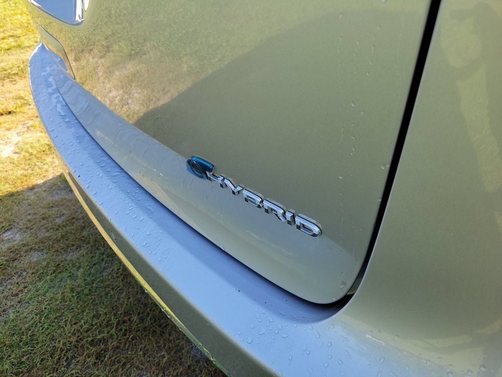 Used 2023 Chrysler Pacifica Touring-L FWD image 9