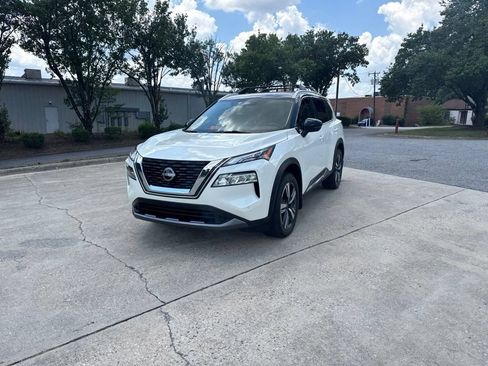 Used 2023 Nissan Rogue SL w/ SL Premium Package FWD image 16